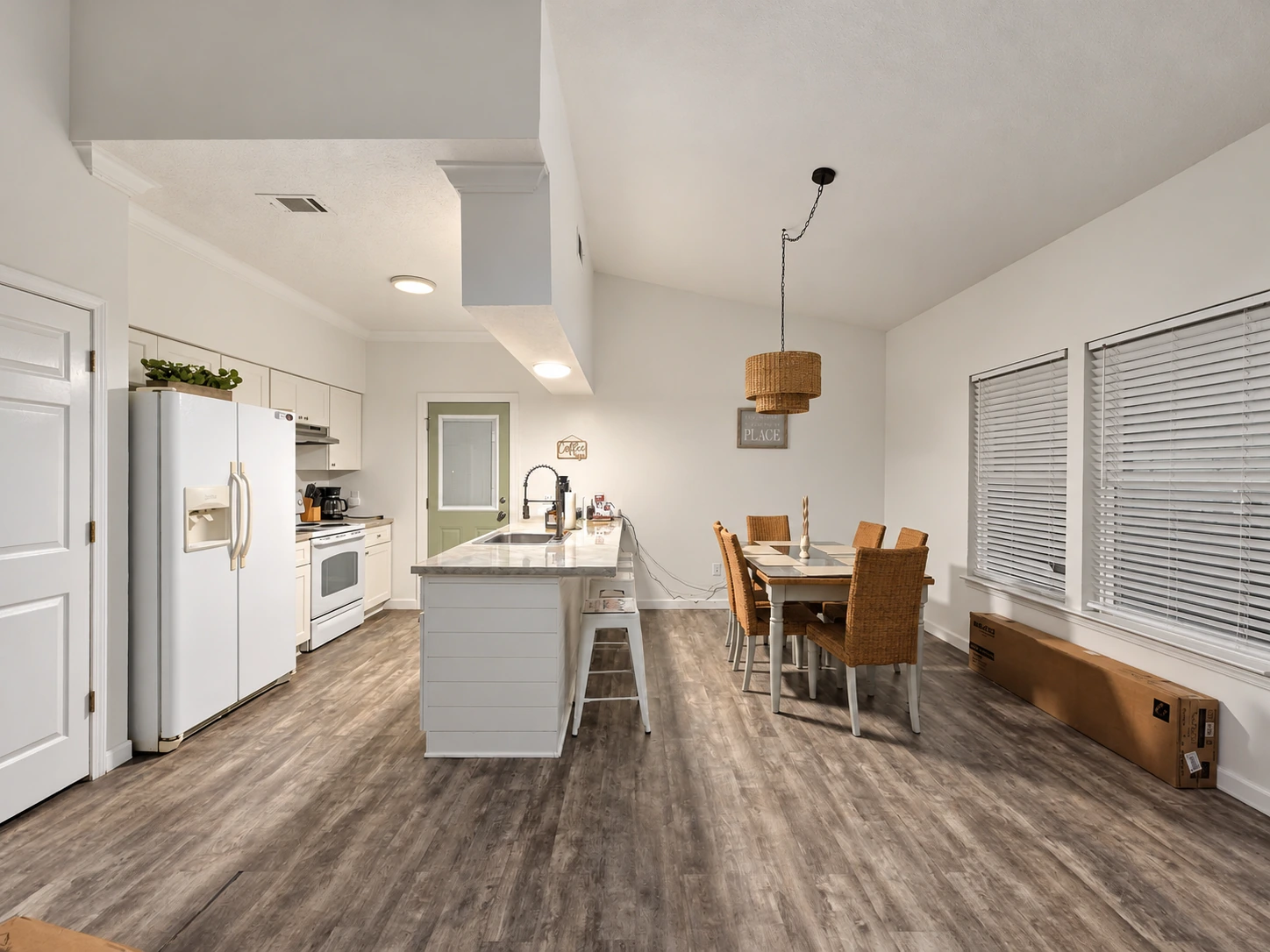 Full kitchen and dining space at 6319